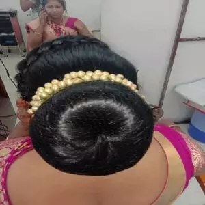 simple styling parlour in pimple saudagar - ps0008