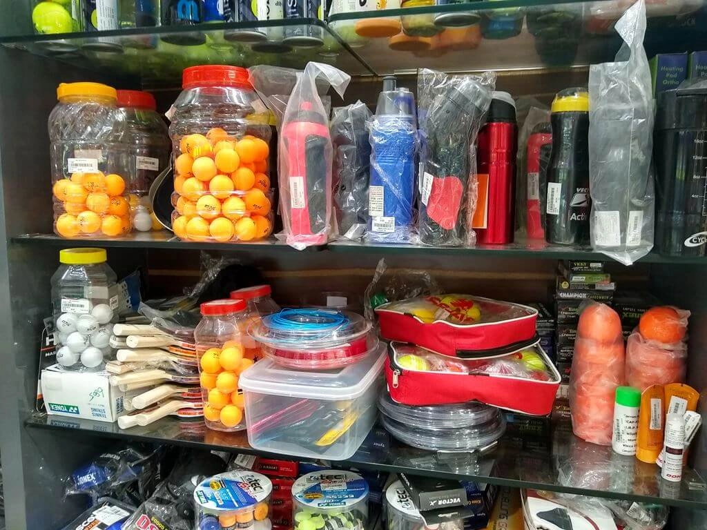 sk-sports-shop-interior-Tennis